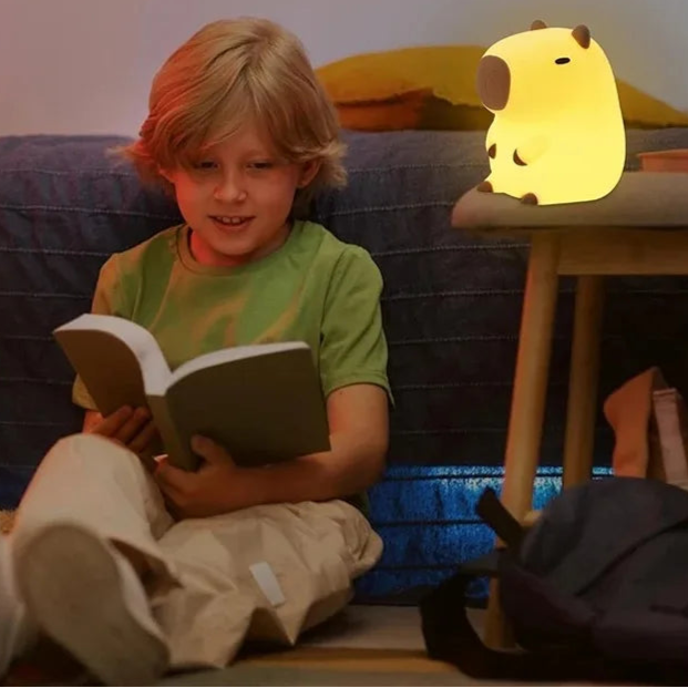 Luz noturna fofa de capivara em silicone